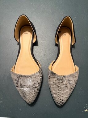 GAP Women's Snake-Print Pointed D'Orsay Flats in Grey and Black